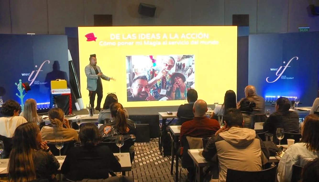 Felipe Costa en un evento corporativo